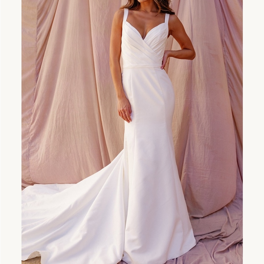 LOUVIENNE
Matteo gown sz 8